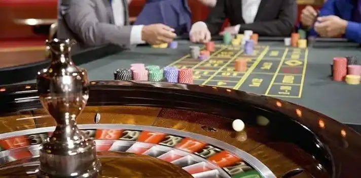 Người chơi đặt cược bóng đá trực tuyến trên điện thoại tại 69vnd